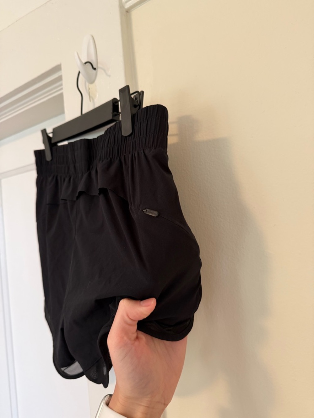 Athleta Mesh Racer Run Mid Rise 4" Short - Picture 11 of 12